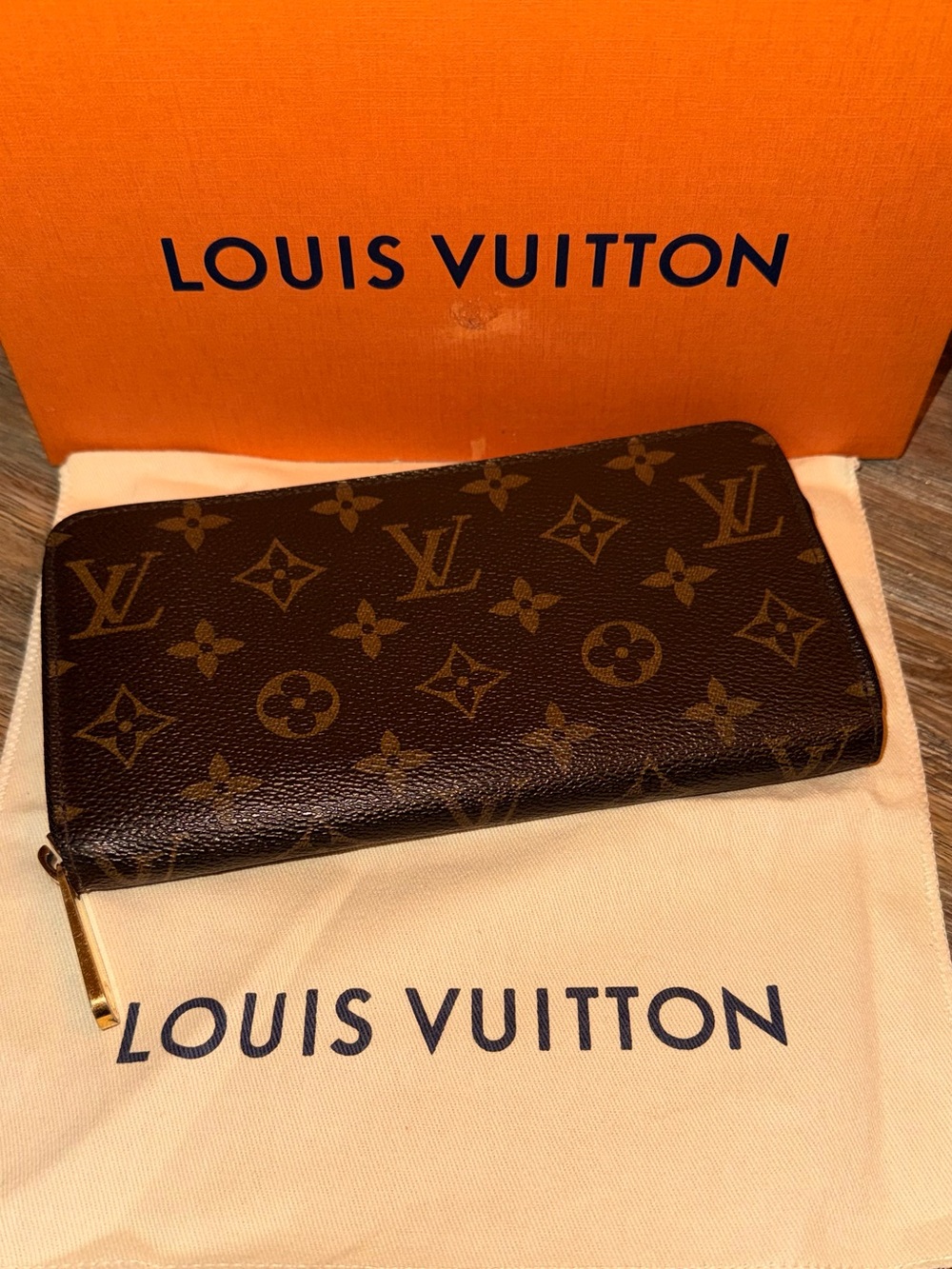 Authentic Louis Vuitton Zippy Wallet